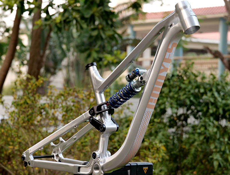 Rangka Sepeda Soft Tail dari A - Mountain Biking Uk ulasan dan harga